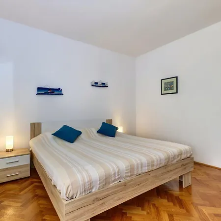 Διαμέρισμα With A Parking Space Losinj, Losinj - 23373 *
